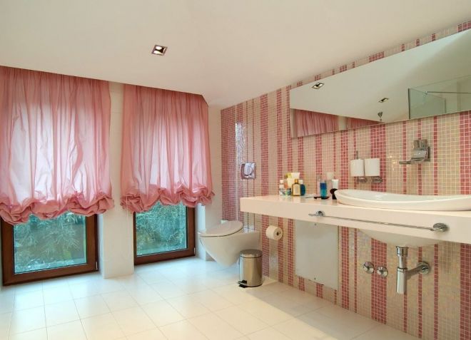 розовая штора для ванной