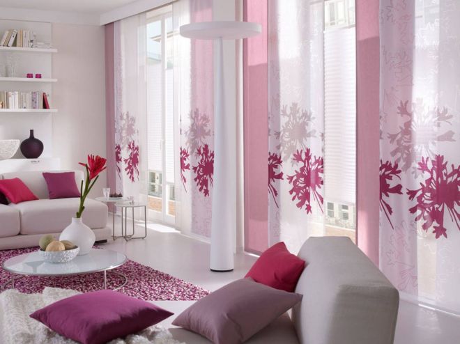 шторы для гостиной в серо-розовых тонах