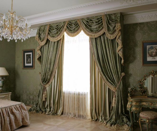классические шторы в спальню
