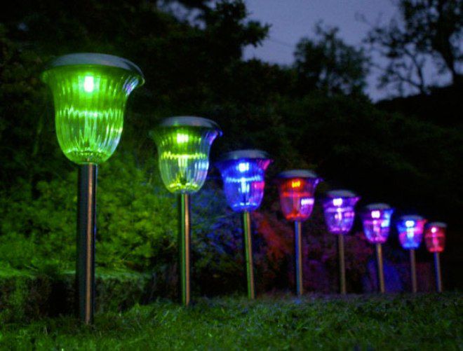 Уличные светильники на солнечных батареях для дачи - виды и особенности
