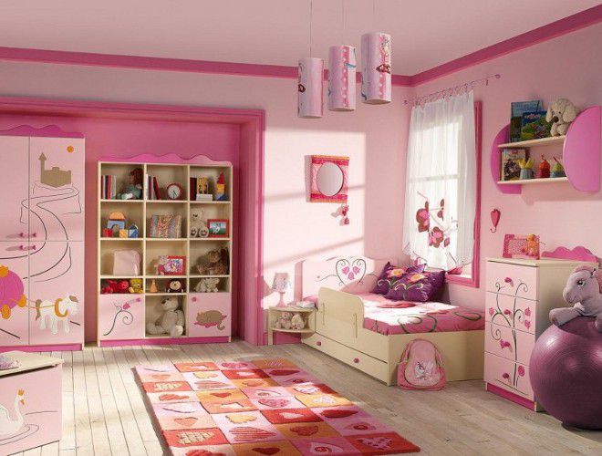 мебель для детской комнаты из дерева розовая