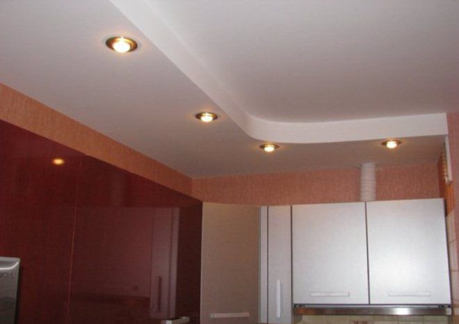 двухуровневый потолок на кухне
