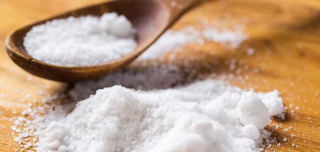 Как подкормить лук солью
