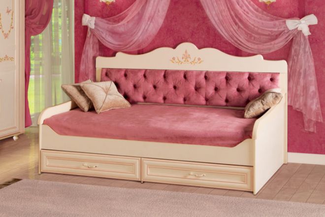 Кровать в детскую комнату для девочки