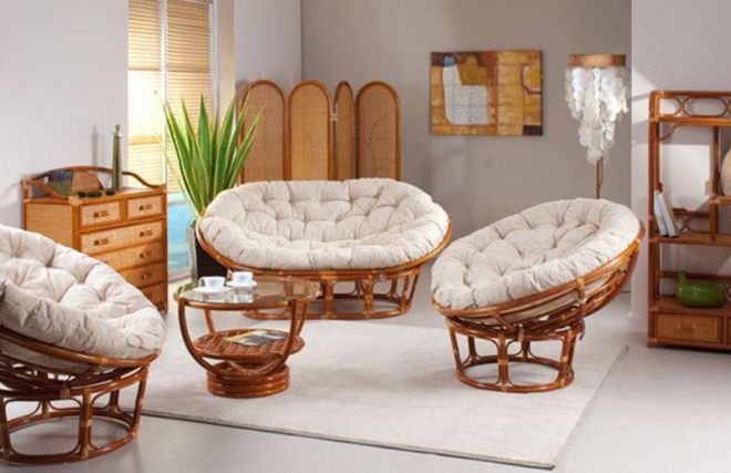 Круглые деревянные кресла