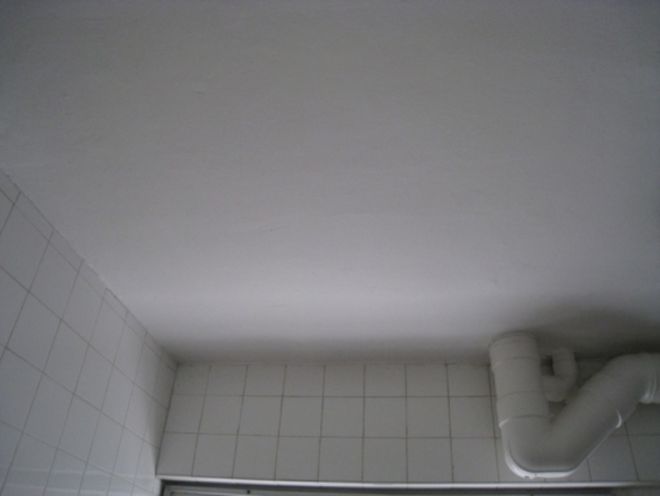 Потолок туалета в квартире