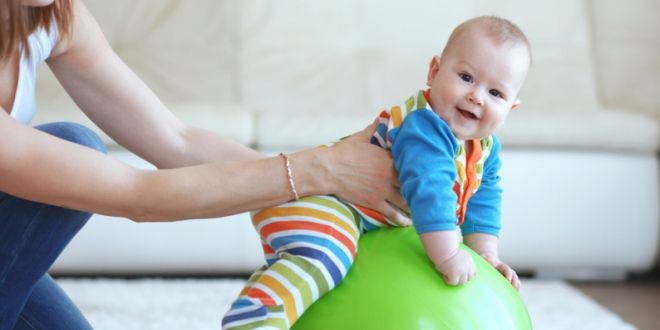 гимнастика для малышей 3 месяцаа