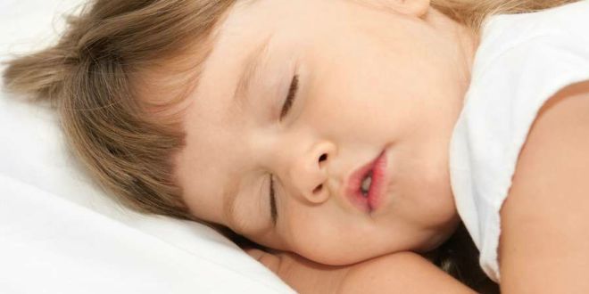 почему ребенок скрипит зубами во сне