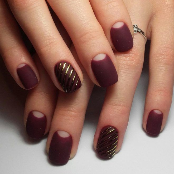 Manicure burgundy with gold times