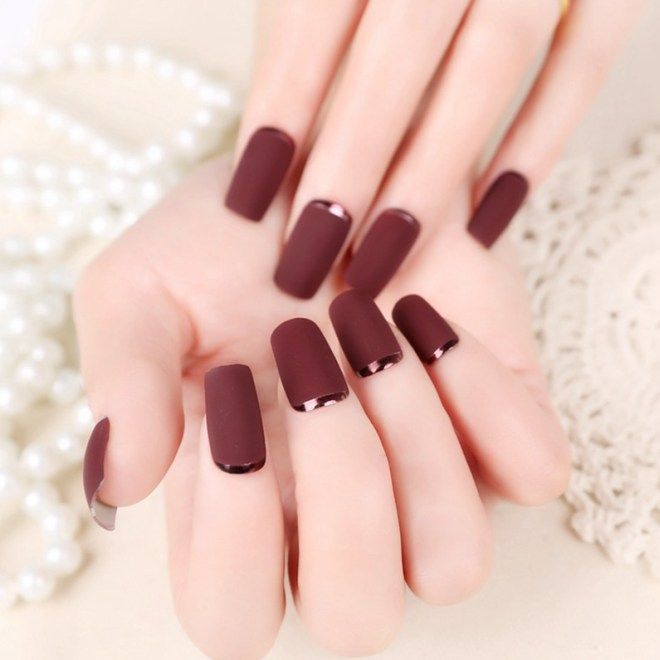 Burgundy manicure matte with glossy four