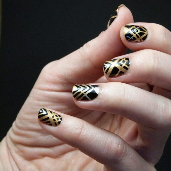 Manicure black with gold five