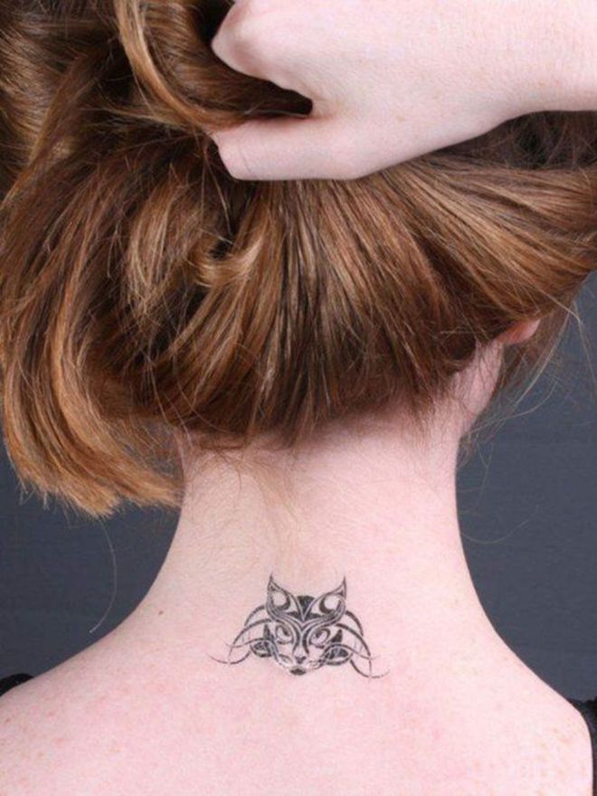 маленькие татуировки на шее пять