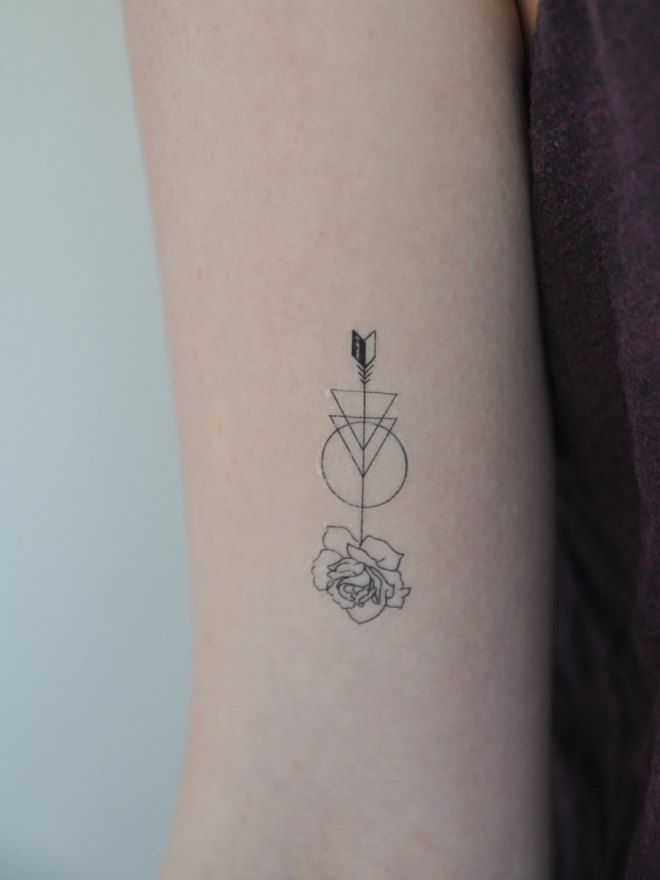 геометрические маленькие татуировки три