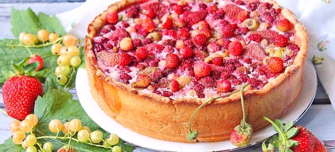 открытый заливной пирог с ягодами
