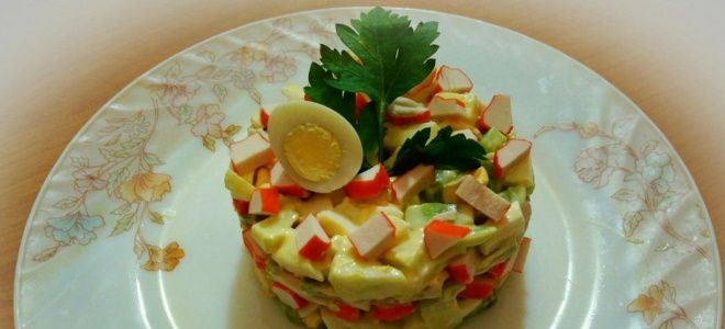 салат с авокадо и крабовыми палочками