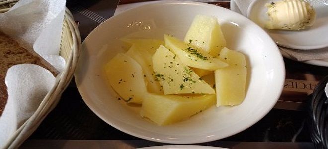 как сварить очщенную картошку для салата