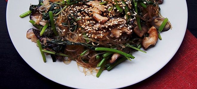 салат с древесными грибами по китайский