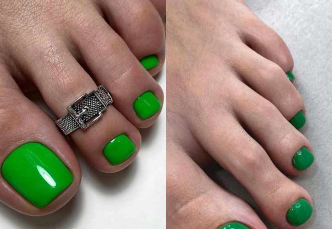 green pedicure for summer