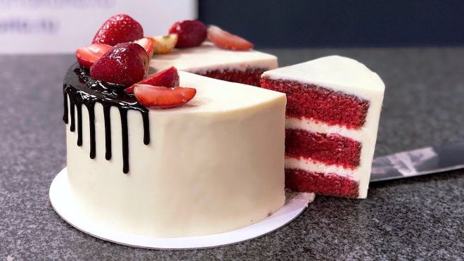 как украсить торт красный бархат