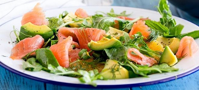 Салат с красной рыбой слабосоленой и свежим огурцом очень вкусный рецепты с фото