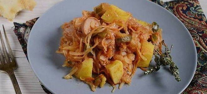 солянка из капусты с картошкой и сосисками