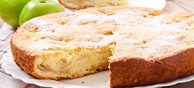 пирог с яблоками на сметане на сковороде