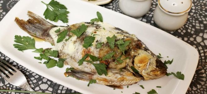 Рыба запеченная в духовке со сметаной