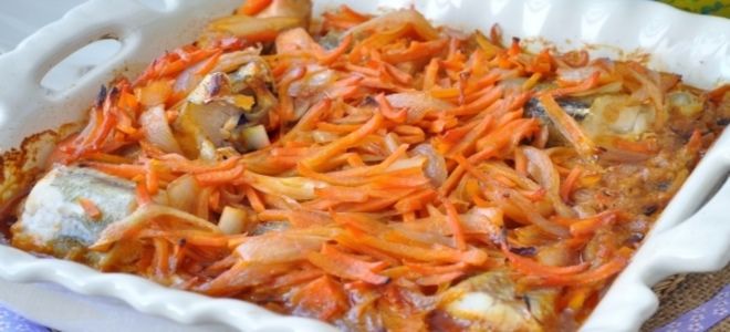 Минтай в маринаде с морковью и луком
