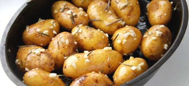 запеченная картошка в духовке с чесноком