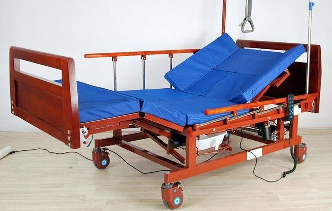 Функциональная кровать для лежачих больных с электроприводом для дома