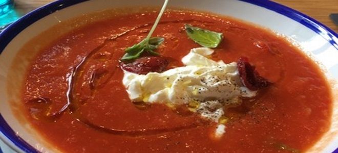 томатный суп с сыром страчателла