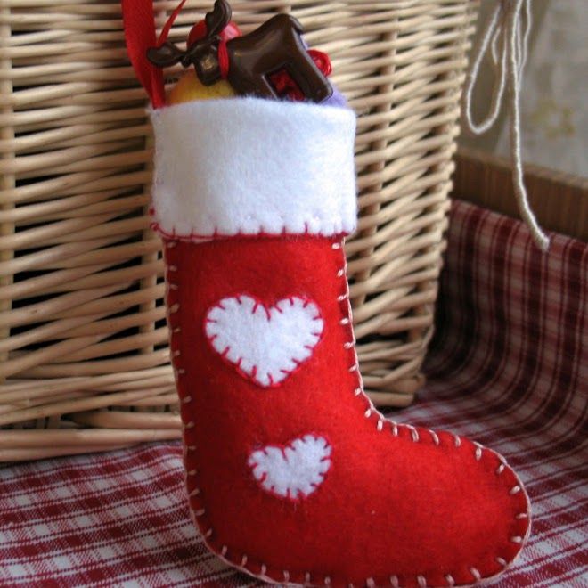новогодние носки для подарков из фетра белый с красным