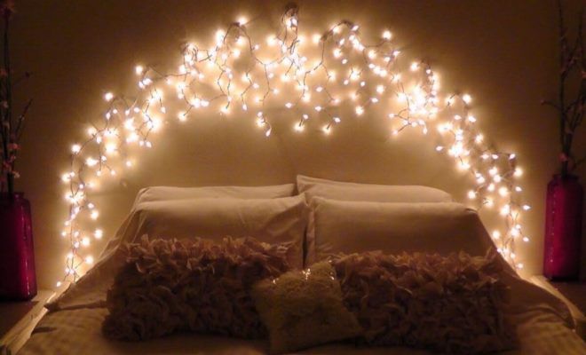как украсить спальню к Новому  году гирлянды