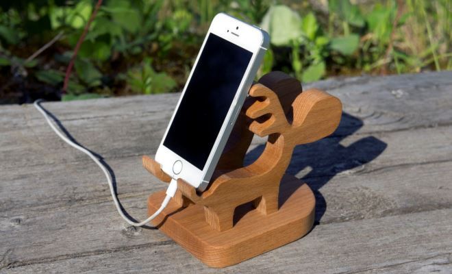 подставка для телефона из дерева