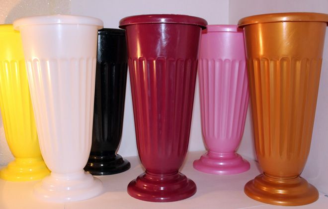 пластиковые вазы для цветов