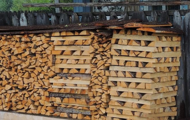 как правильно уложить дрова в дровяник