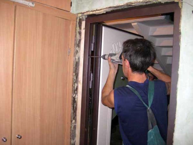 Защита дома и семьи: важность срочной установки металлических входных дверей