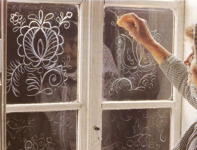 новогодние рисунки на окне мылом