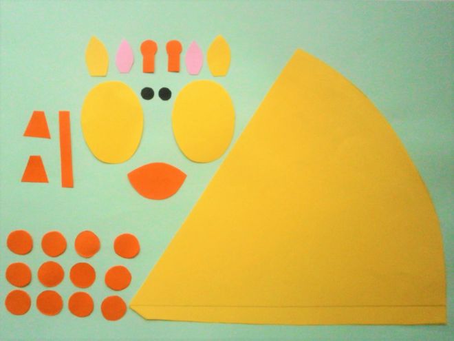 вырежем детали жирафа из цветной бумаги