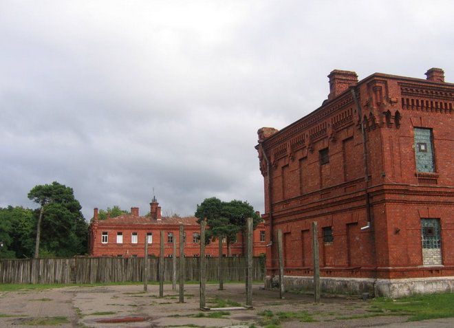 Тюрьма Кароста - здание, известное своей печальной историей
