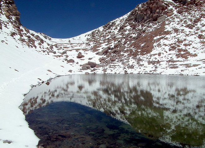 Ликанкабур - озеро, покрытое льдом