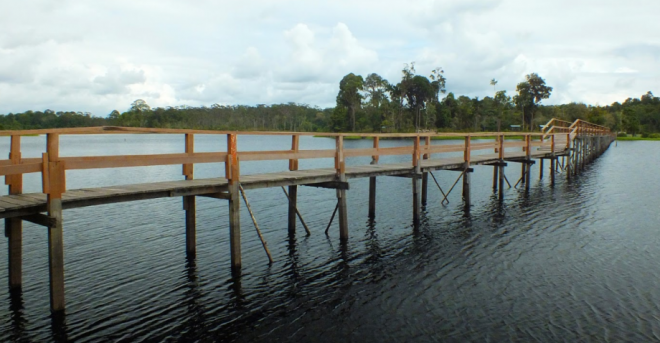 Мост через озеро