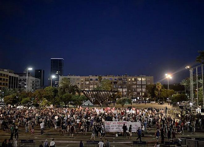 На площади Рабина проводятся различные общественные мероприятия