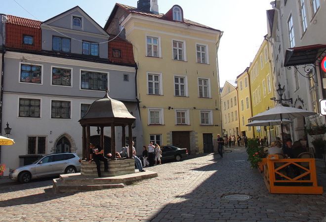 Кошачий колодец, расположился в центре Таллина