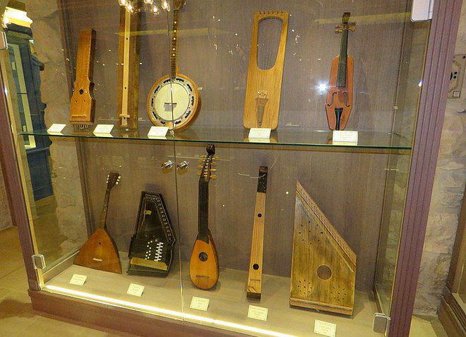 В музее имеются музыкальные инструменты со всего мира