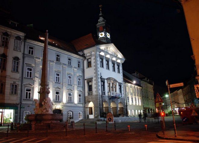 Люблянская ратуша в вечернее время