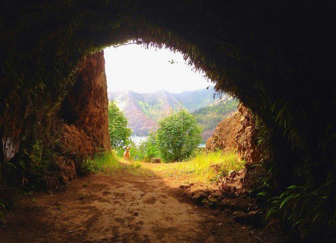 Вход в пещеру Робинзона Крузо
