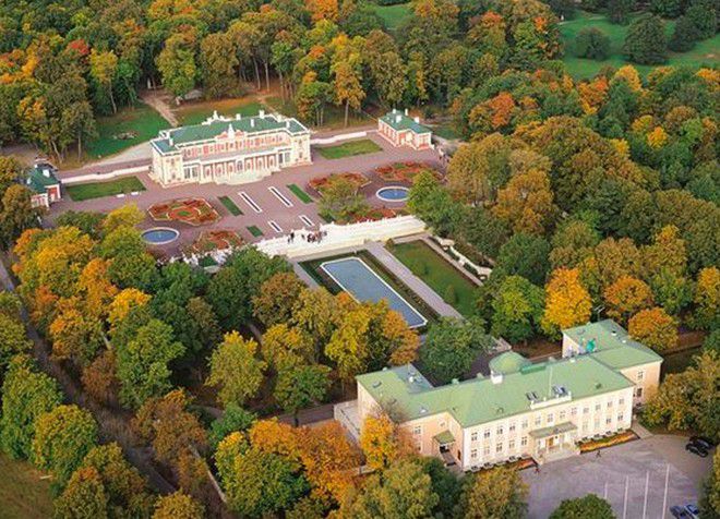 Вид на парк и дворец Кардиорг