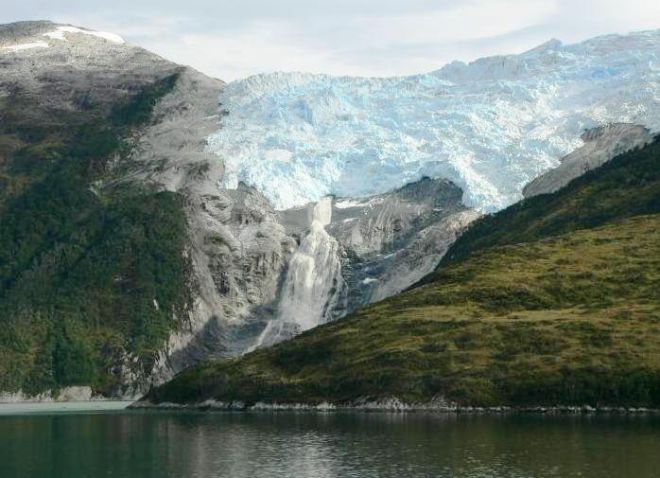 Ледники на берегах пролива