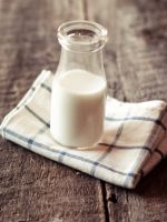 Как сцеживать грудное молоко руками?